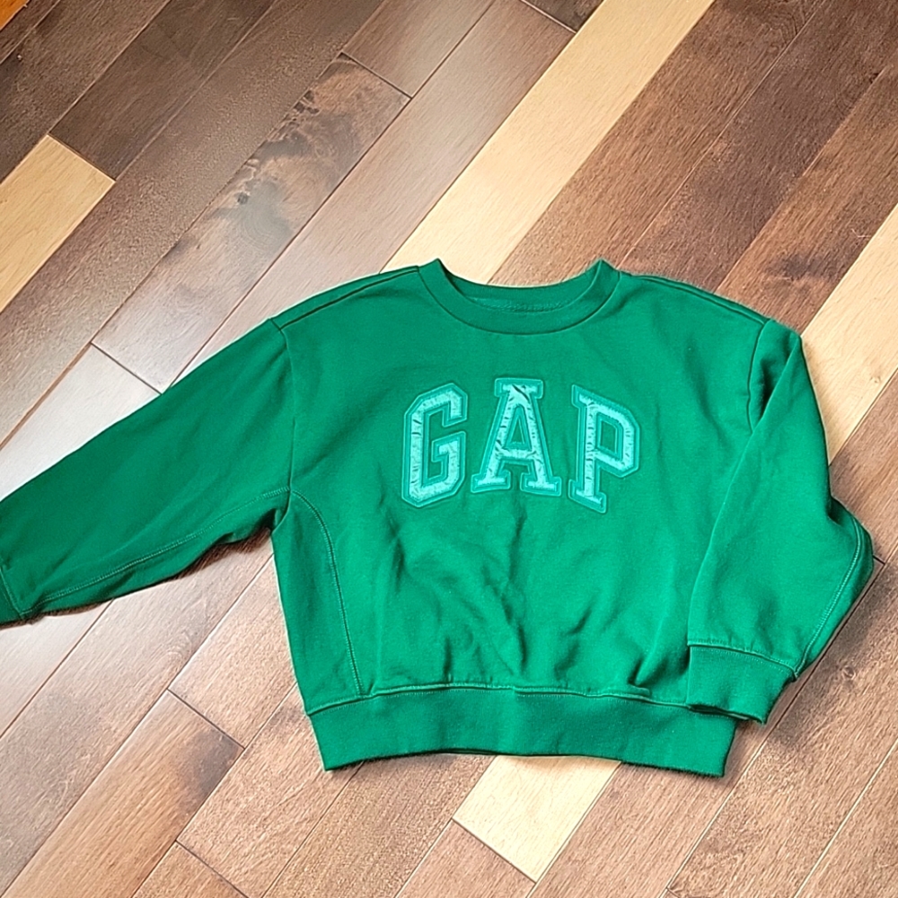 Kids GAP crewneck green sweatshirt. Unisex, purchased for boy. NEVER worn. Small